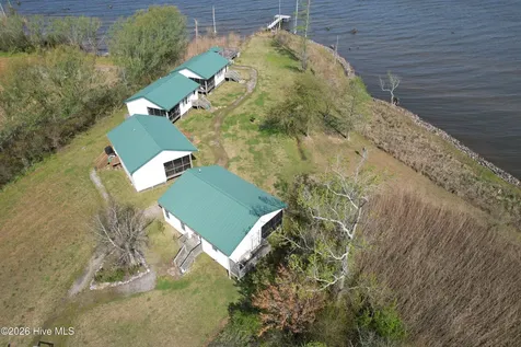 123 Lasseters Landing Columbia NC 27925