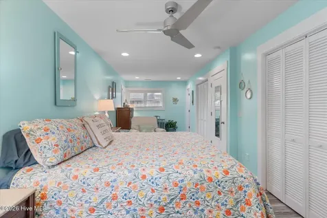 104 SE 5th Street Oak Island NC 28465