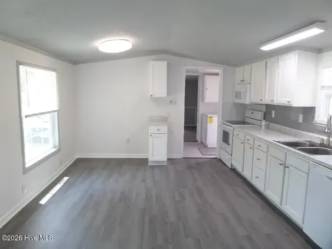 2408 Moore Avenue New Bern NC 28562