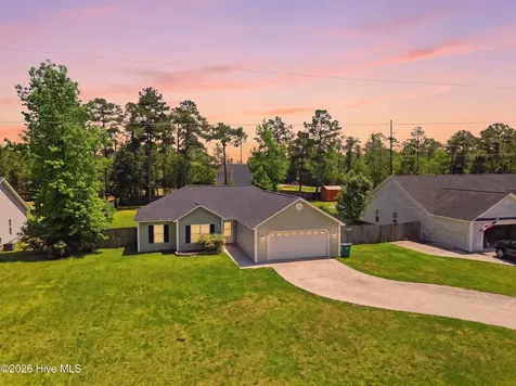 104 Van Riggs Road Hubert NC 28539