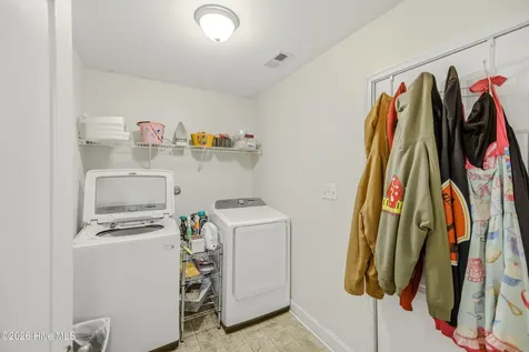 104 Van Riggs Road Hubert NC 28539