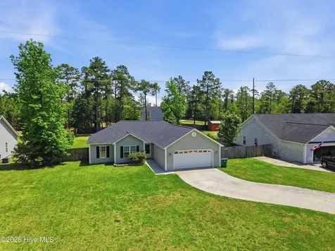 104 Van Riggs Road Hubert NC 28539