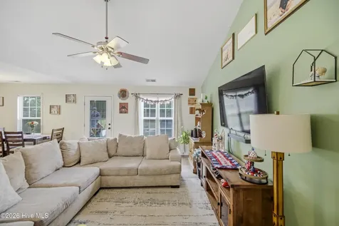 104 Van Riggs Road Hubert NC 28539