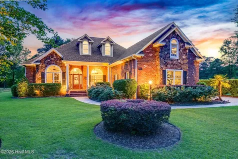 152 E Winding Way Wallace NC 28466