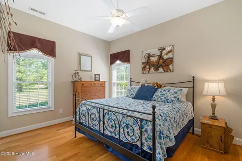 152 E Winding Way Wallace NC 28466