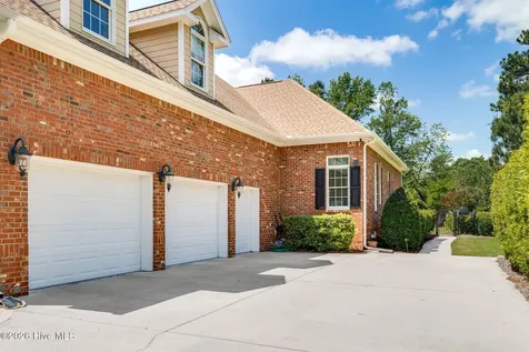 152 E Winding Way Wallace NC 28466