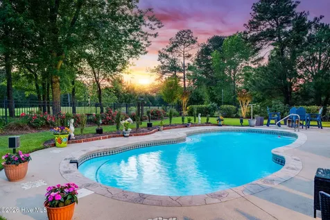 152 E Winding Way Wallace NC 28466
