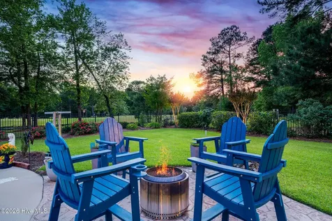 152 E Winding Way Wallace NC 28466