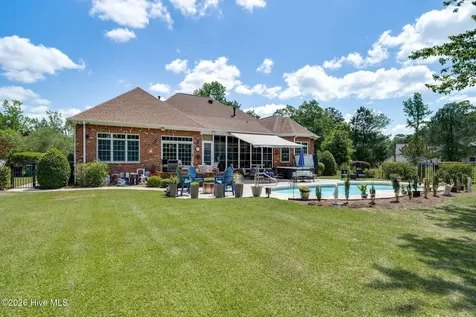 152 E Winding Way Wallace NC 28466