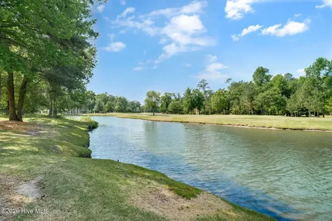 152 E Winding Way Wallace NC 28466