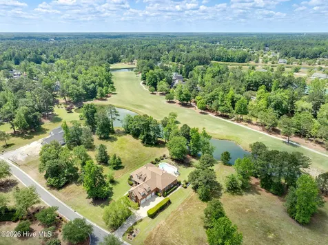152 E Winding Way Wallace NC 28466