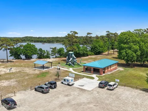 4769 Fish Factory Road SE Southport NC 28461