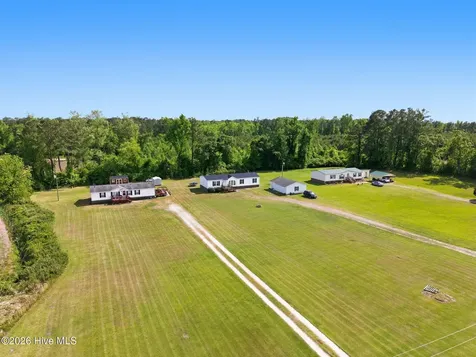 233 Baysden Pond Road Chinquapin NC 28521