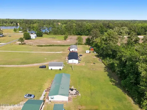 233 Baysden Pond Road Chinquapin NC 28521