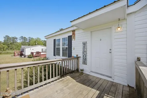 233 Baysden Pond Road Chinquapin NC 28521