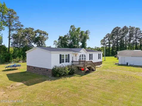 233 Baysden Pond Road Chinquapin NC 28521