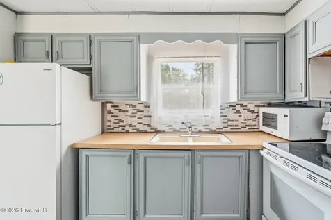 112 Jefferson Drive Hoffman NC 28347