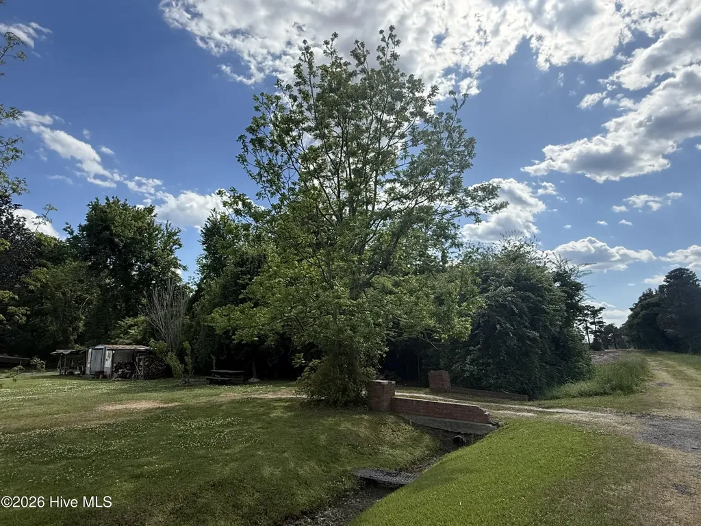 3 W Hayes Street Burgaw NC 28425