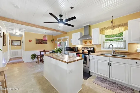 124 Humphrey Boulevard Richlands NC 28574
