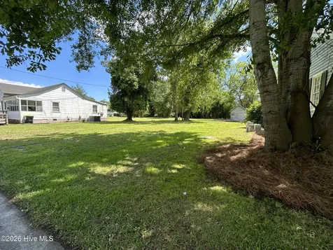 317 W Grubb Street Hertford NC 27944