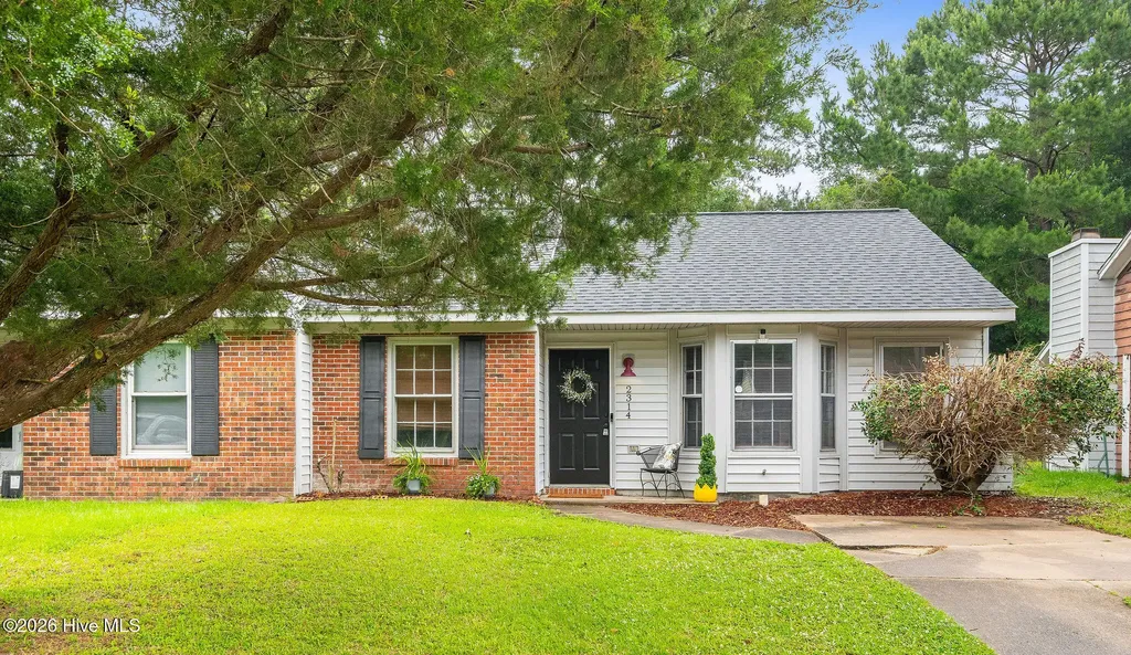 2314 Knollwood Lane Midway Park NC 28544