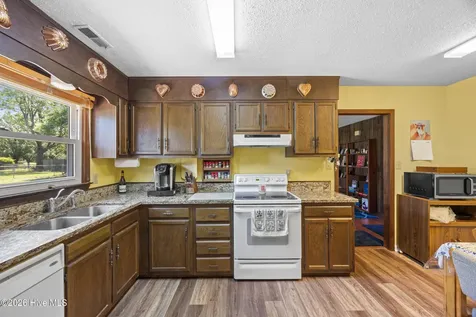 102 Greenbriar Drive Jacksonville NC 28546