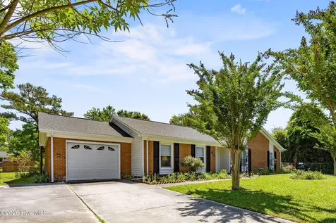 102 Greenbriar Drive Jacksonville NC 28546