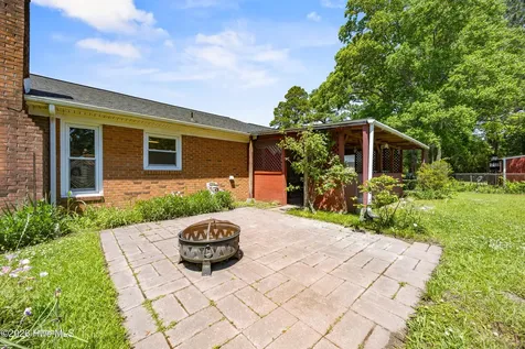 102 Greenbriar Drive Jacksonville NC 28546