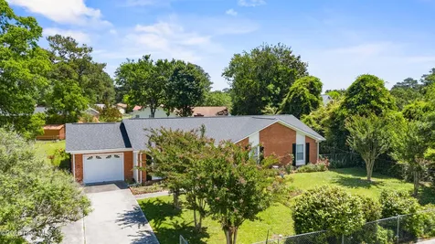 102 Greenbriar Drive Jacksonville NC 28546