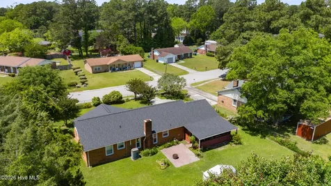 102 Greenbriar Drive Jacksonville NC 28546