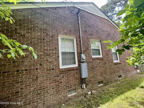 106 W Berkshire Road Greenville NC 27858