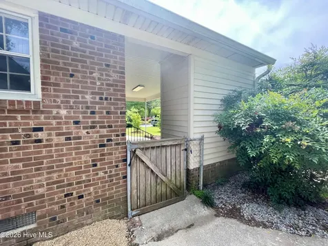 106 W Berkshire Road Greenville NC 27858