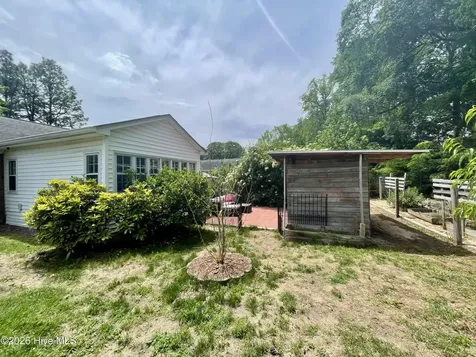 106 W Berkshire Road Greenville NC 27858