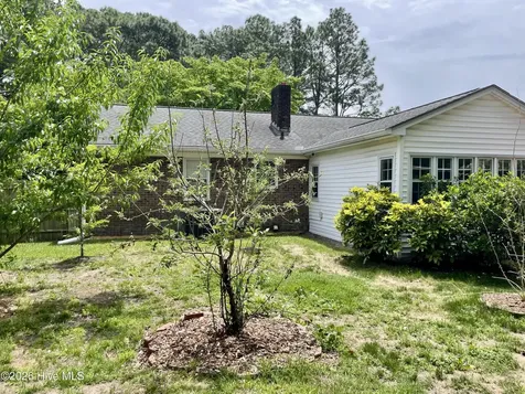 106 W Berkshire Road Greenville NC 27858