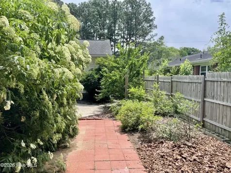 106 W Berkshire Road Greenville NC 27858