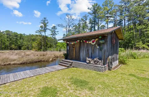 250 Hunters Point Drive Vandemere NC 28587