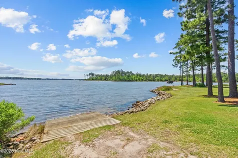 250 Hunters Point Drive Vandemere NC 28587