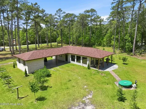 307 Crows Nest Road Beaufort NC 28516