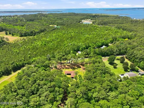 307 Crows Nest Road Beaufort NC 28516