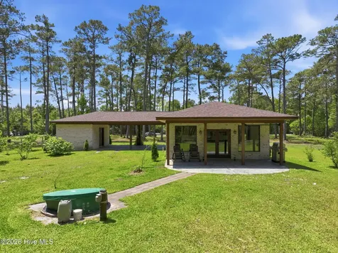 307 Crows Nest Road Beaufort NC 28516