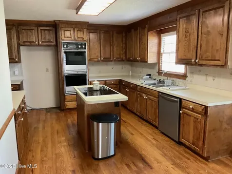 3028 Fox Run Circle Kinston NC 28504