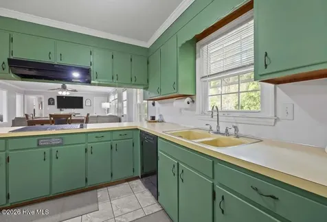 2213 Colony Plaza Jacksonville NC 28546