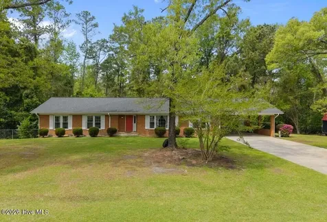 2213 Colony Plaza Jacksonville NC 28546