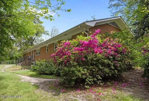 2213 Colony Plaza Jacksonville NC 28546