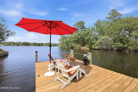 2406 Harbor Island Road New Bern NC 28562