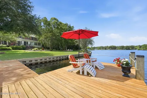 2406 Harbor Island Road New Bern NC 28562