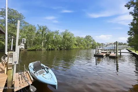 2406 Harbor Island Road New Bern NC 28562