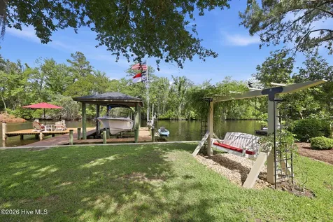 2406 Harbor Island Road New Bern NC 28562