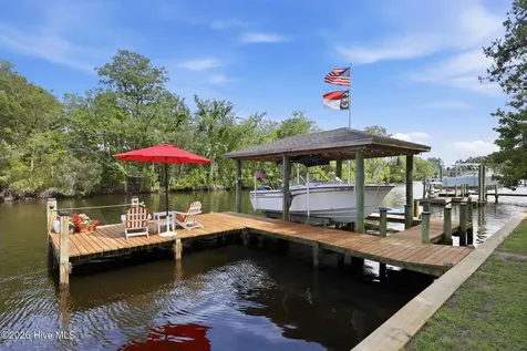 2406 Harbor Island Road New Bern NC 28562