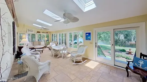 2406 Harbor Island Road New Bern NC 28562